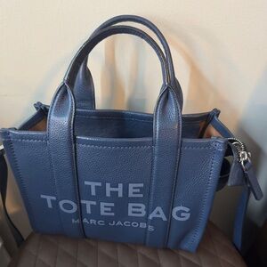 Marc Jacobs
The Small Leather Tote Bag